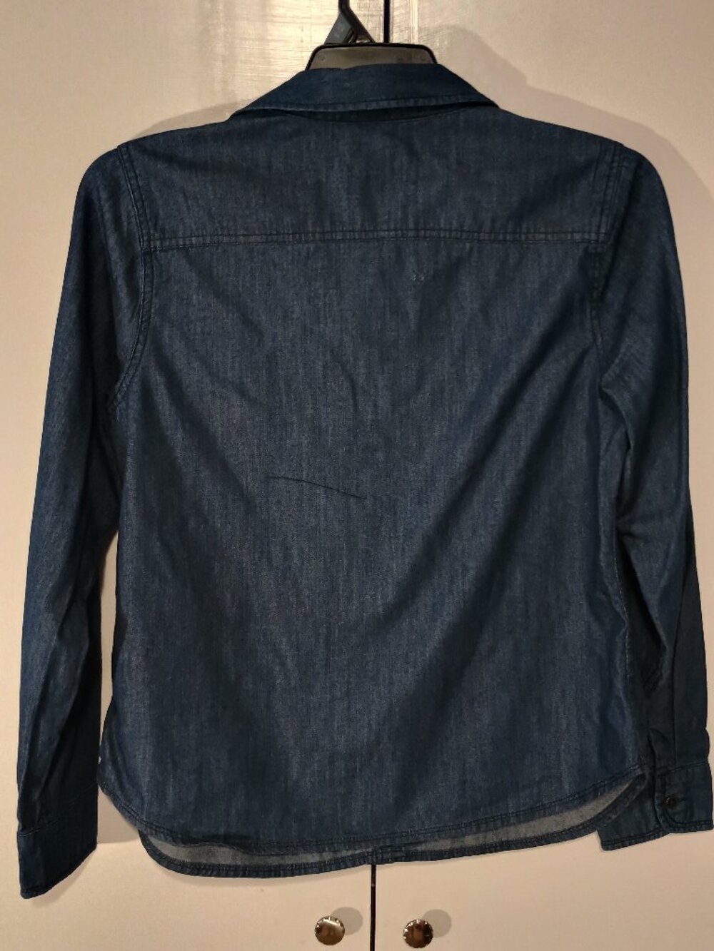 Dalia Collection Women’s L Dark Wash Chambray Denim Button Down Shirt - Picture 3 of 7